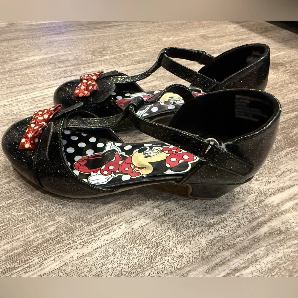 Minnie Mouse Black Glitter dress shoes with Red Polka Dot Bow/girls size 13